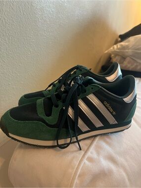 Women’s Adidas Galaxy OG Sneakers New Without Tags